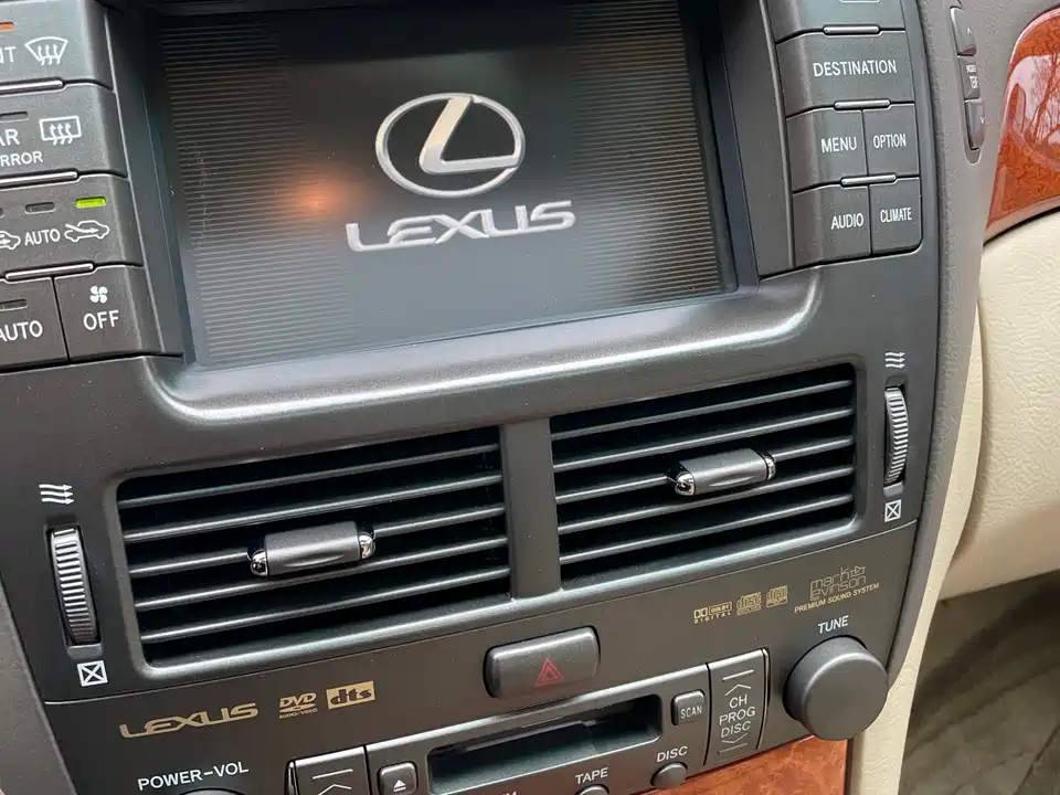 Lexus LS