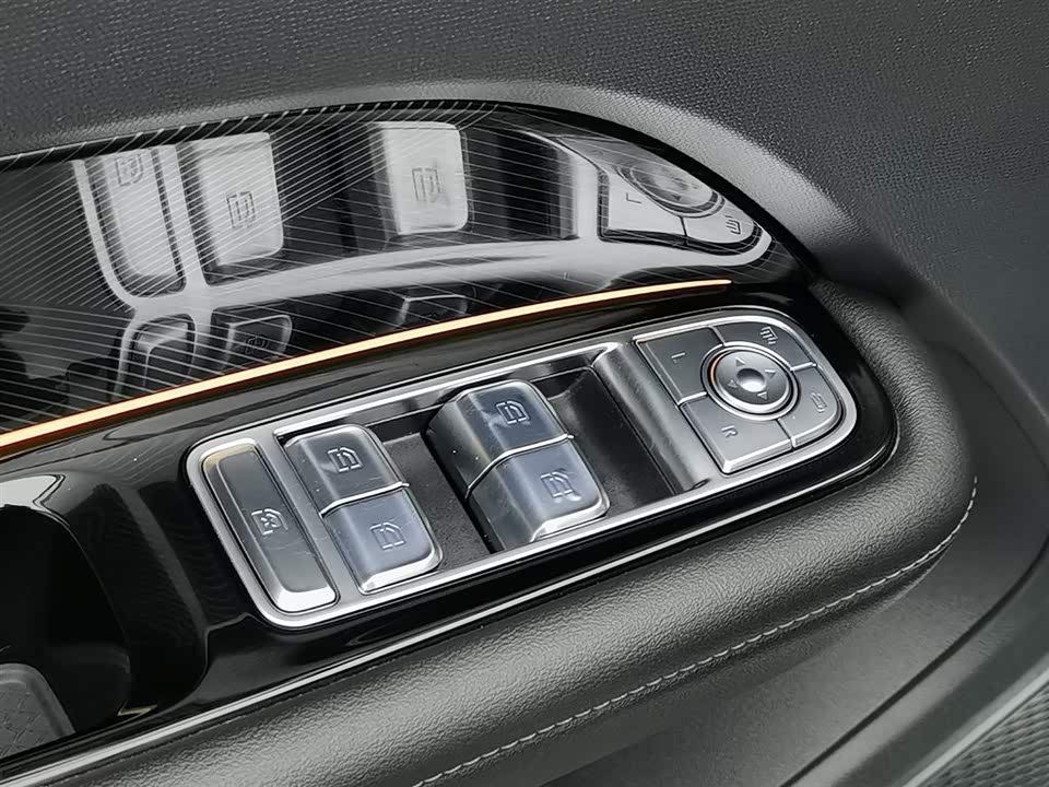 Hongqi HS3
