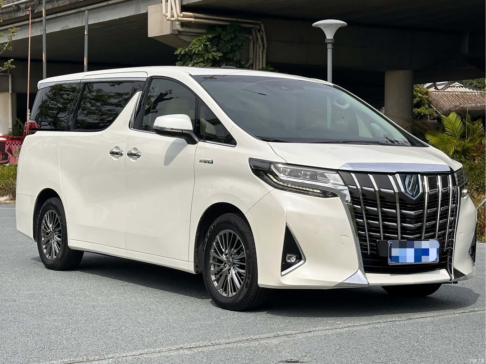 Toyota Alphard, 2021 3