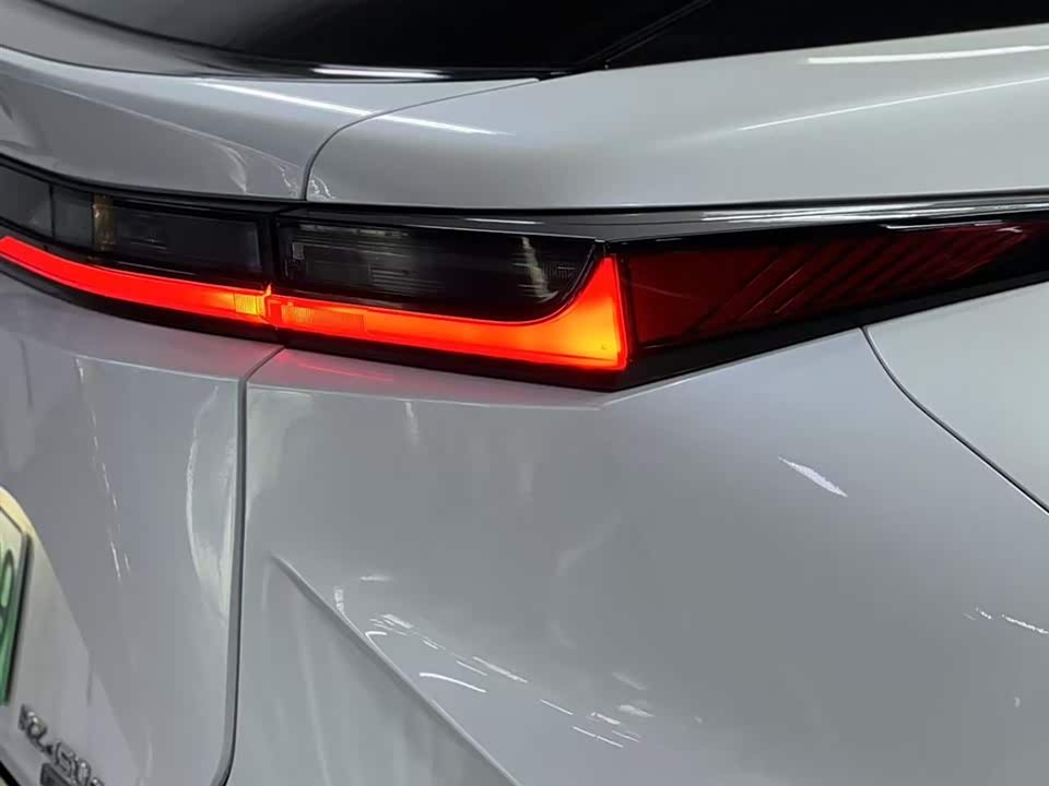 Lexus RZ
