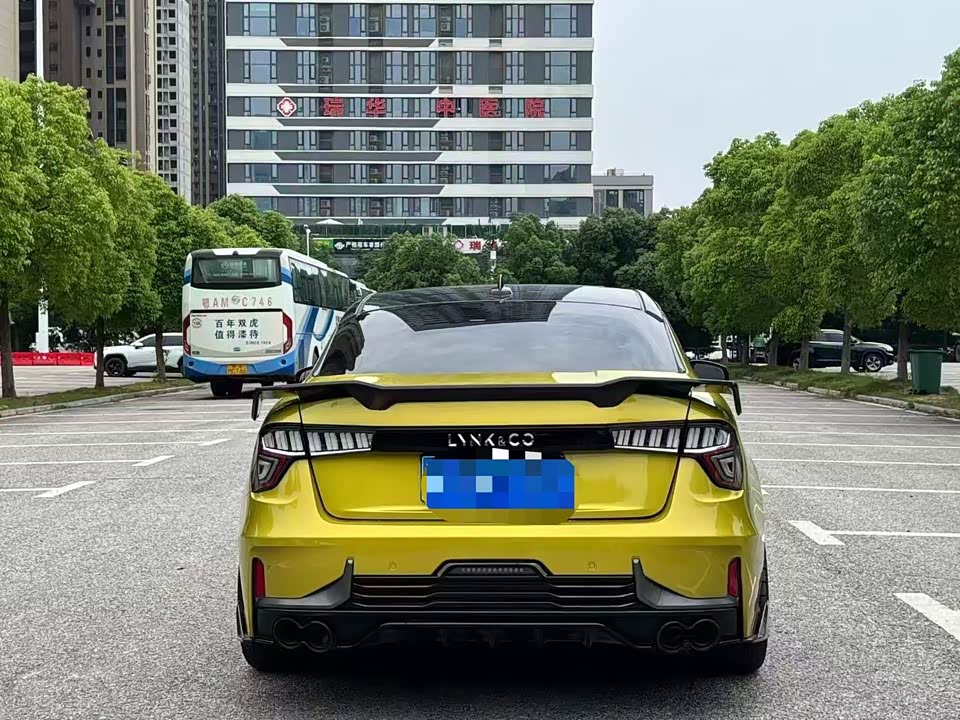 Lynk & Co 03