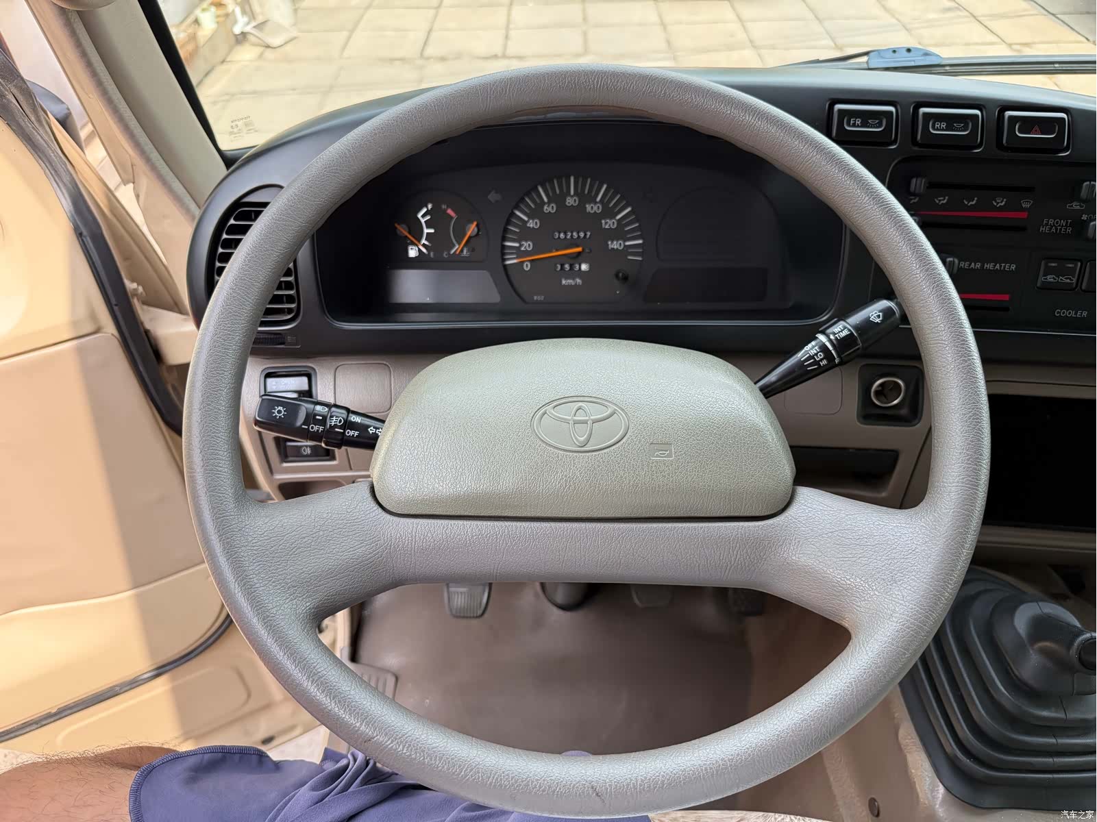 Toyota Coaster, 2011 18