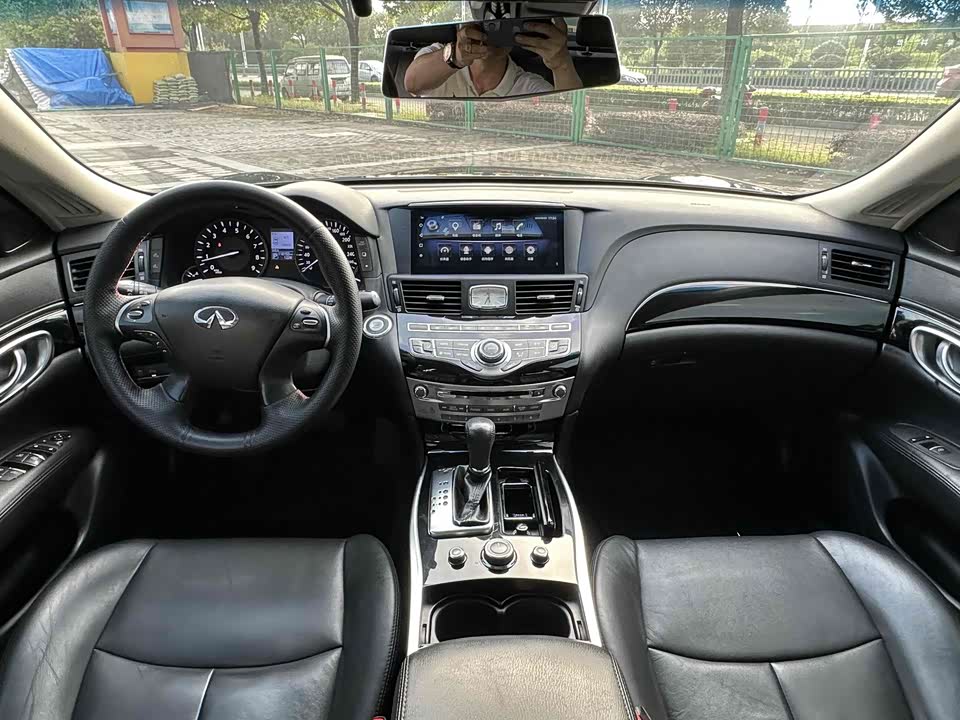 Infiniti Q70 Infiniti Q70