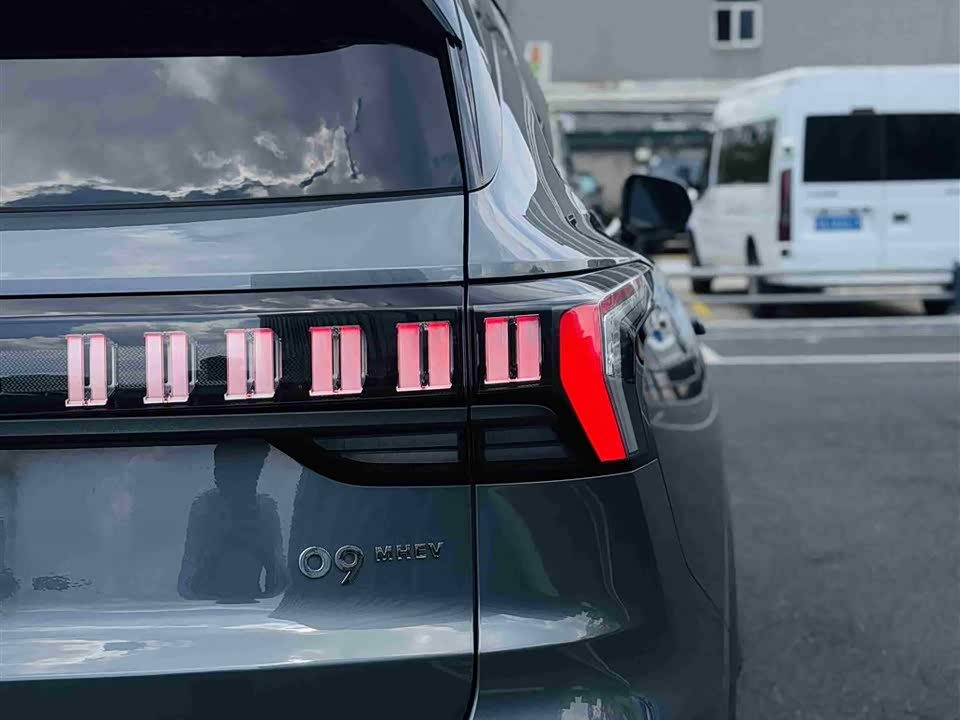 Lynk & Co 09