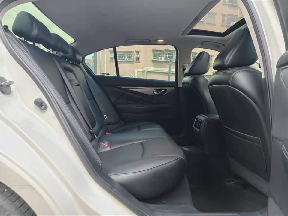 Infiniti Q50L