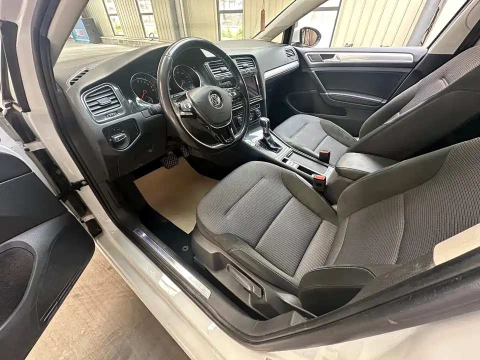 Volkswagen Golf*pure electricity