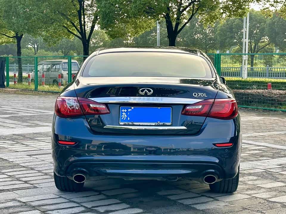 Infiniti Q70 Infiniti Q70