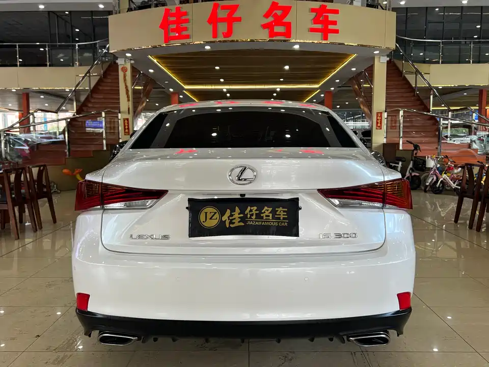 Lexus IS
