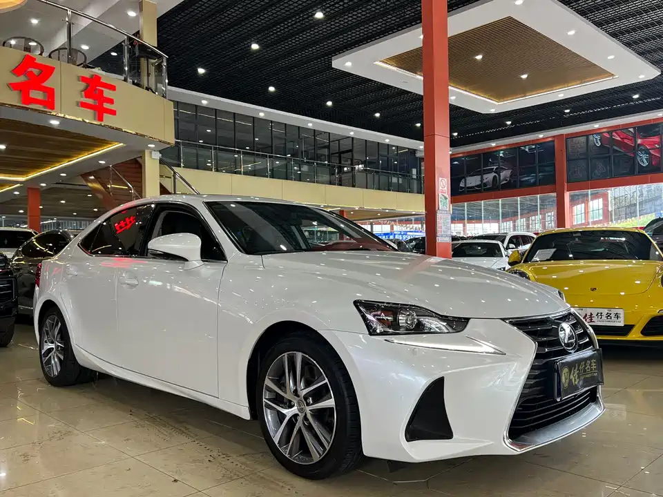 Lexus IS