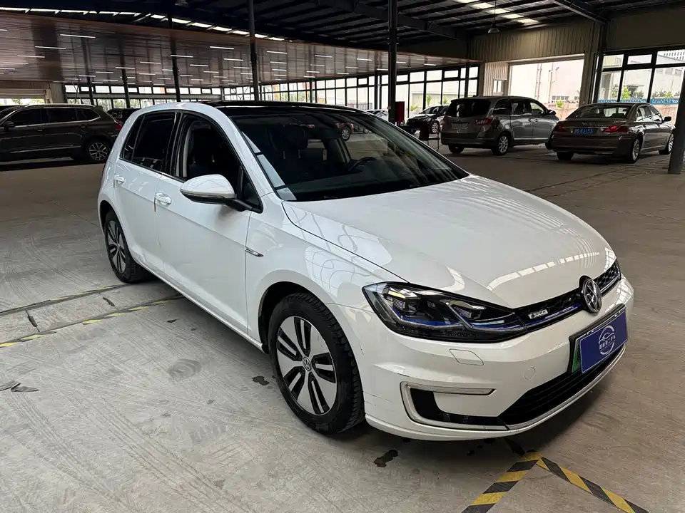 Volkswagen Golf*pure electricity