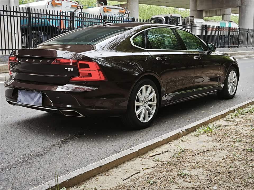 Volvo S90