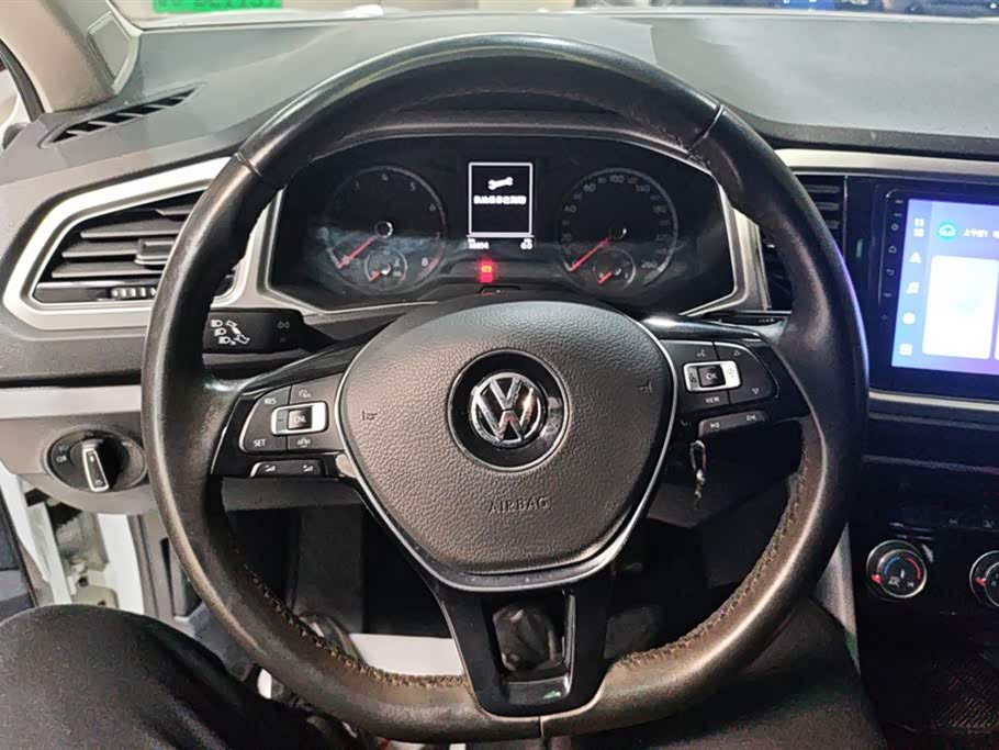 Volkswagen T-ROC exploring Songs Volkswagen T-ROC exploring Songs
