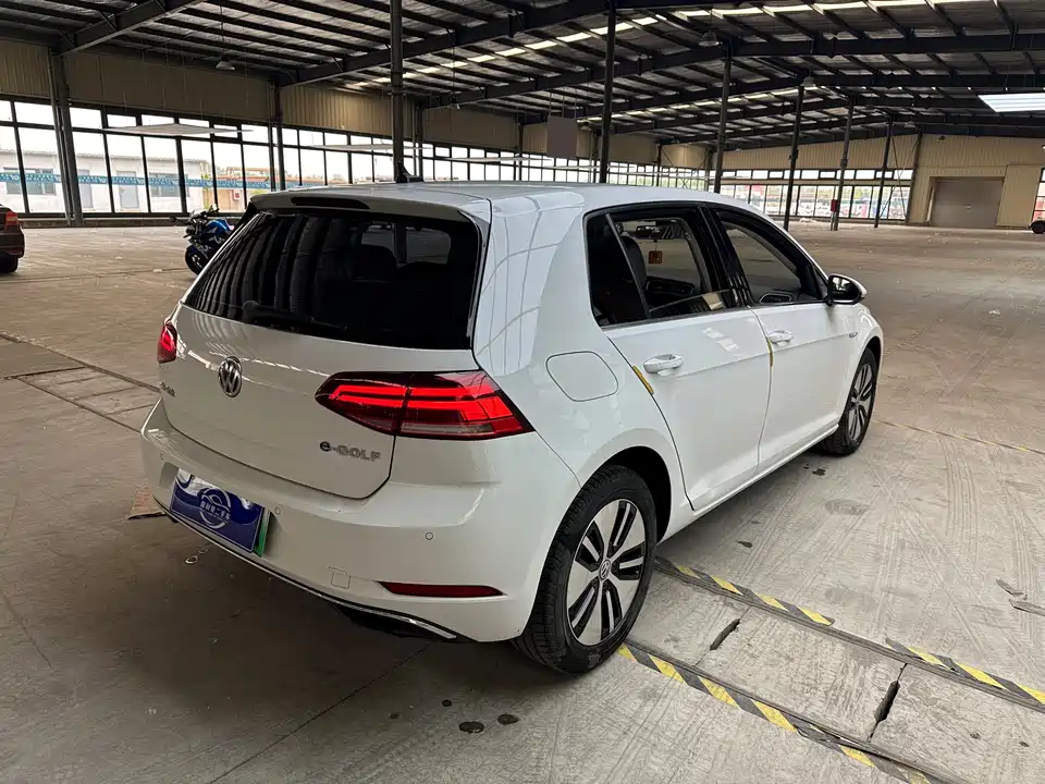 Volkswagen Golf*pure electricity