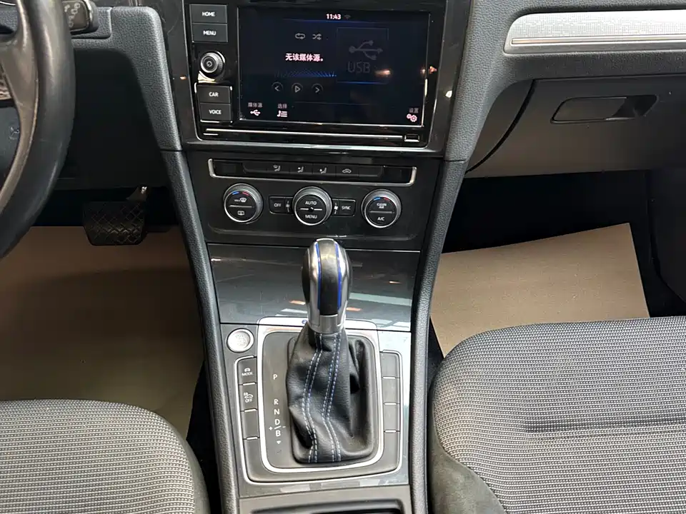 Volkswagen Golf*pure electricity