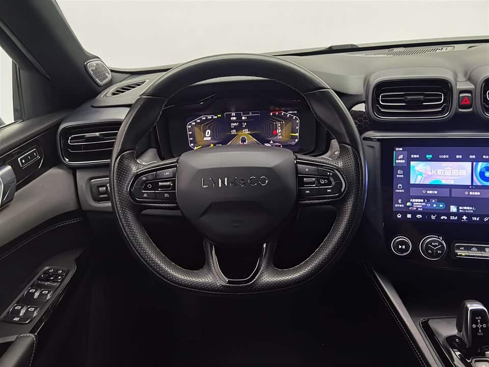 Lynk & Co 03
