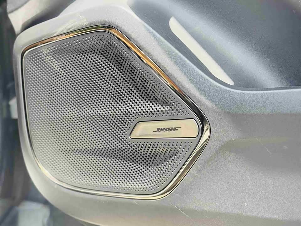 Lynk & Co 09