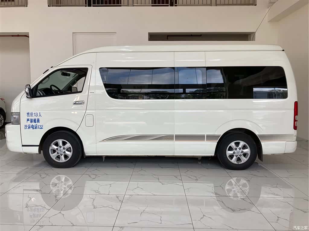 Toyota HiAce, 2010 4