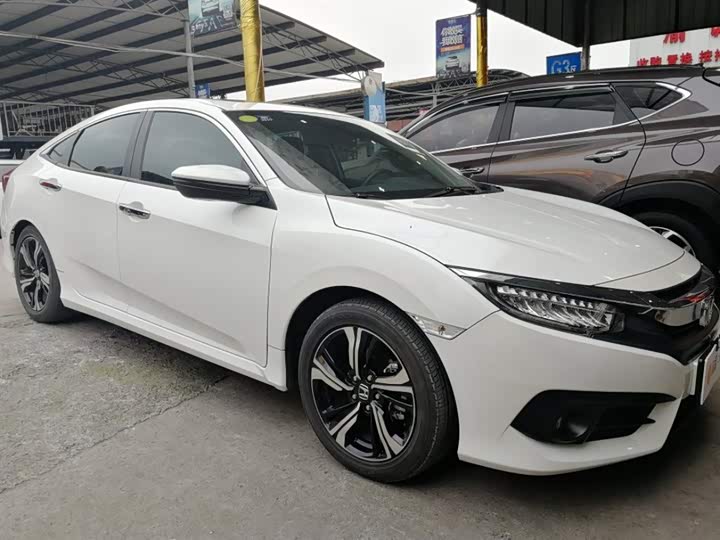 思域2016款 220turbo cvt尊贵版