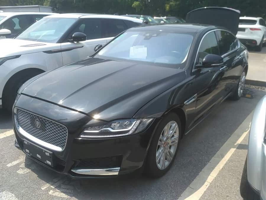 捷豹xfl 2017款 xfl 3.0 sc 340ps 奢华版