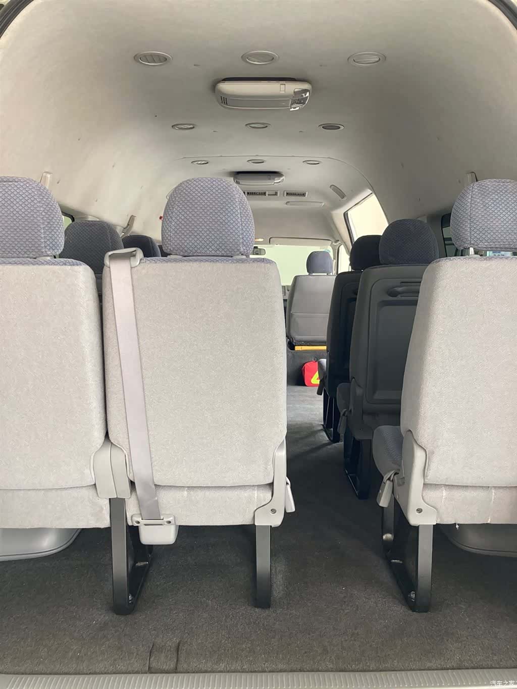 Toyota HiAce, 2010 13