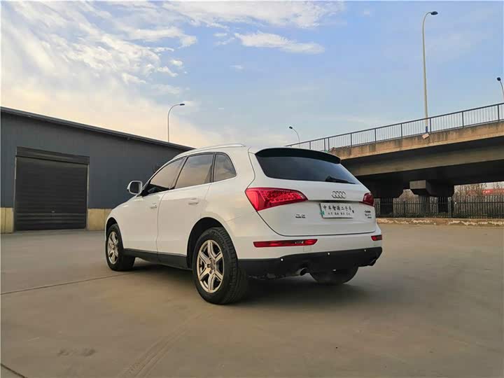 奥迪q5 2011款 2.0tfsi 进取型