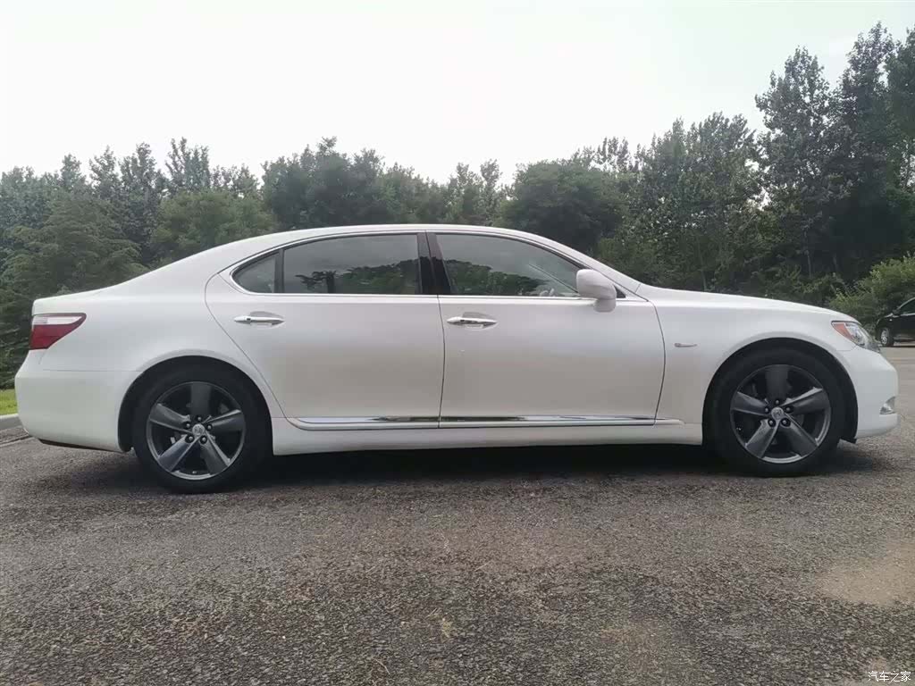 Lexus LS, 2007 3