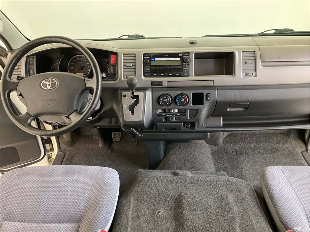 Toyota HiAce, 2010 9