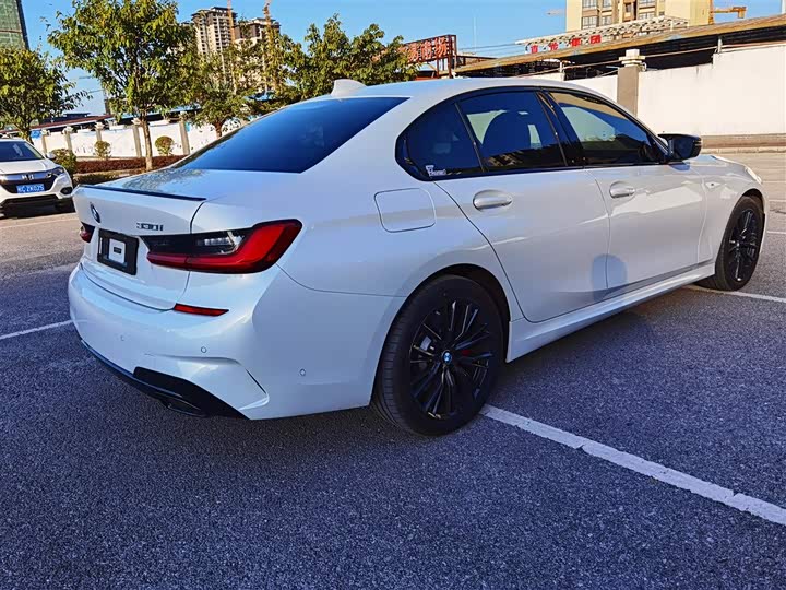 宝马3系 2021款 330i m运动曜夜套装