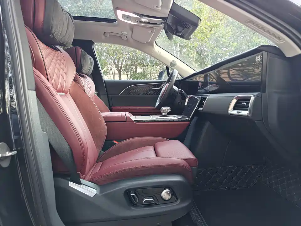 Hongqi E-HS9