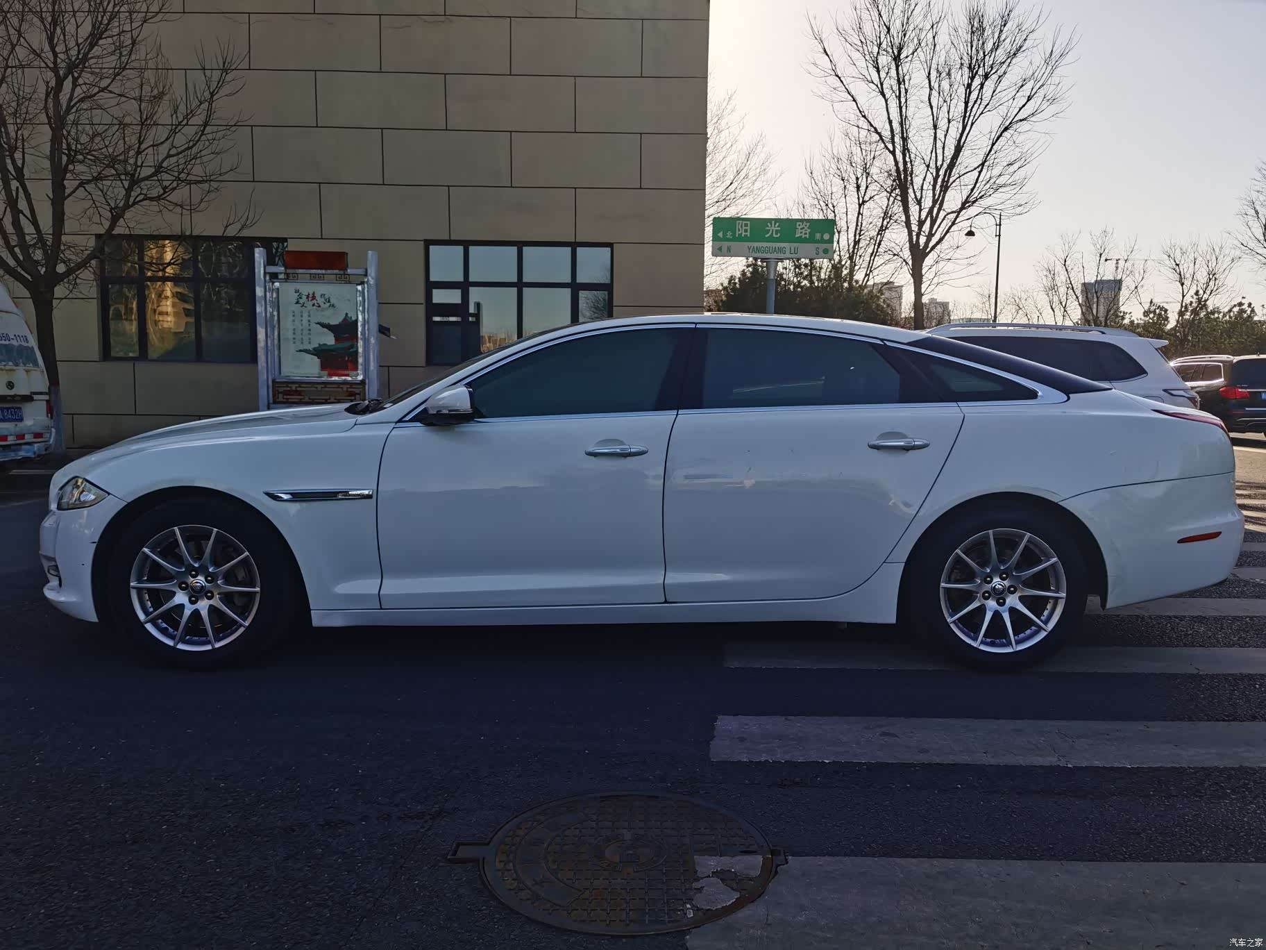 Jaguar XJ, 2011 3