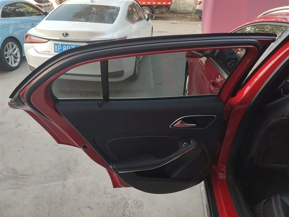 Mercedes-Benz GLA Mercedes-Benz GLA