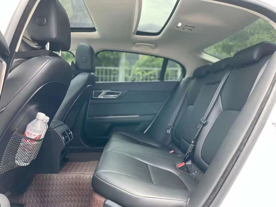 Jaguar XEL Jaguar XEL