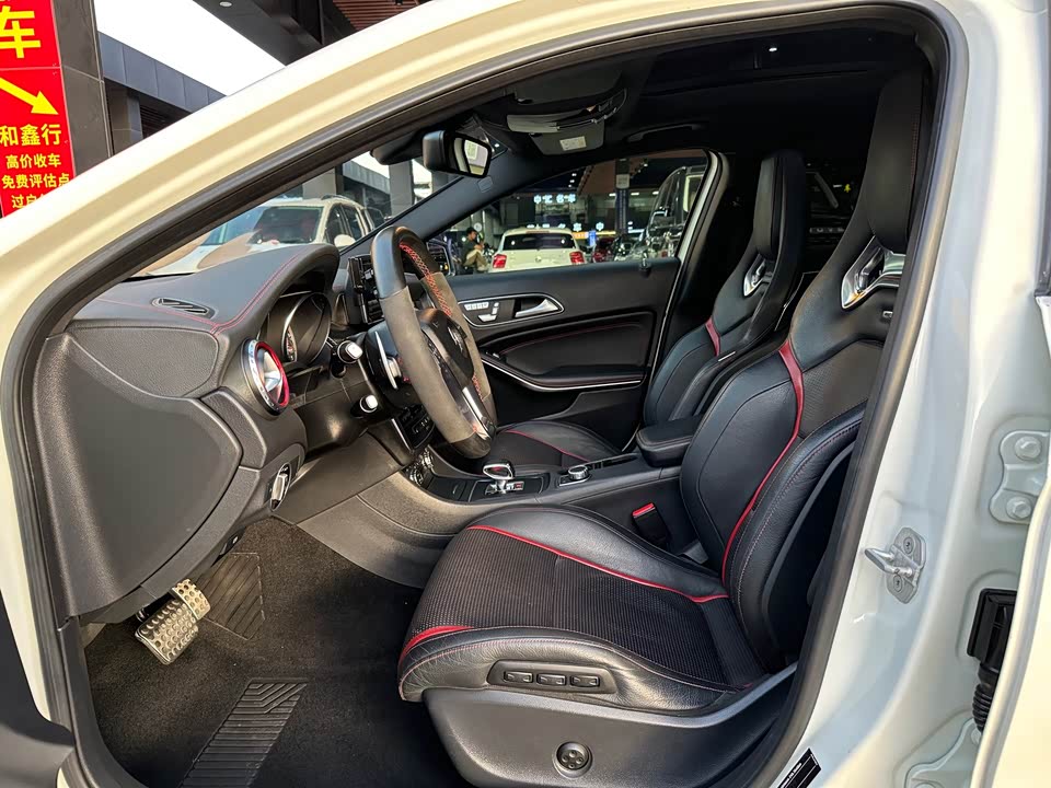 Mercedes-Benz GLA AMG Mercedes-Benz GLA AMG