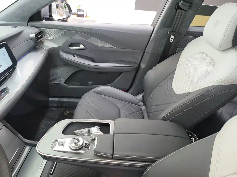 ARCFOX Polar Fox Alpha S6