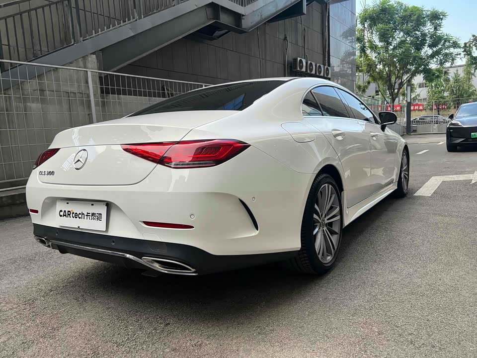 Mercedes-Benz CLS Mercedes-Benz CLS
