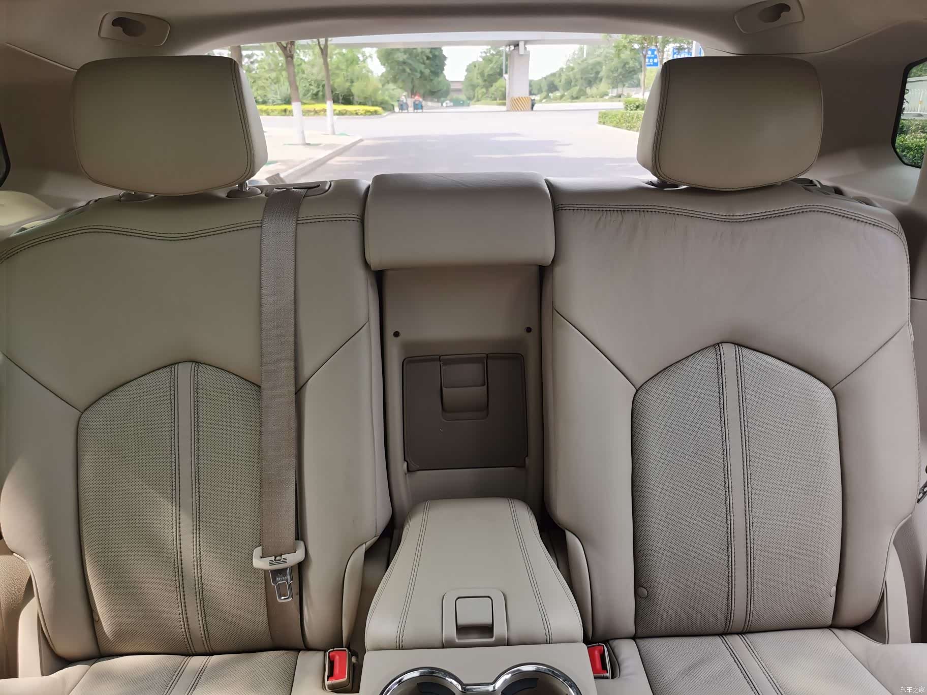 Cadillac SRX, 2011 10