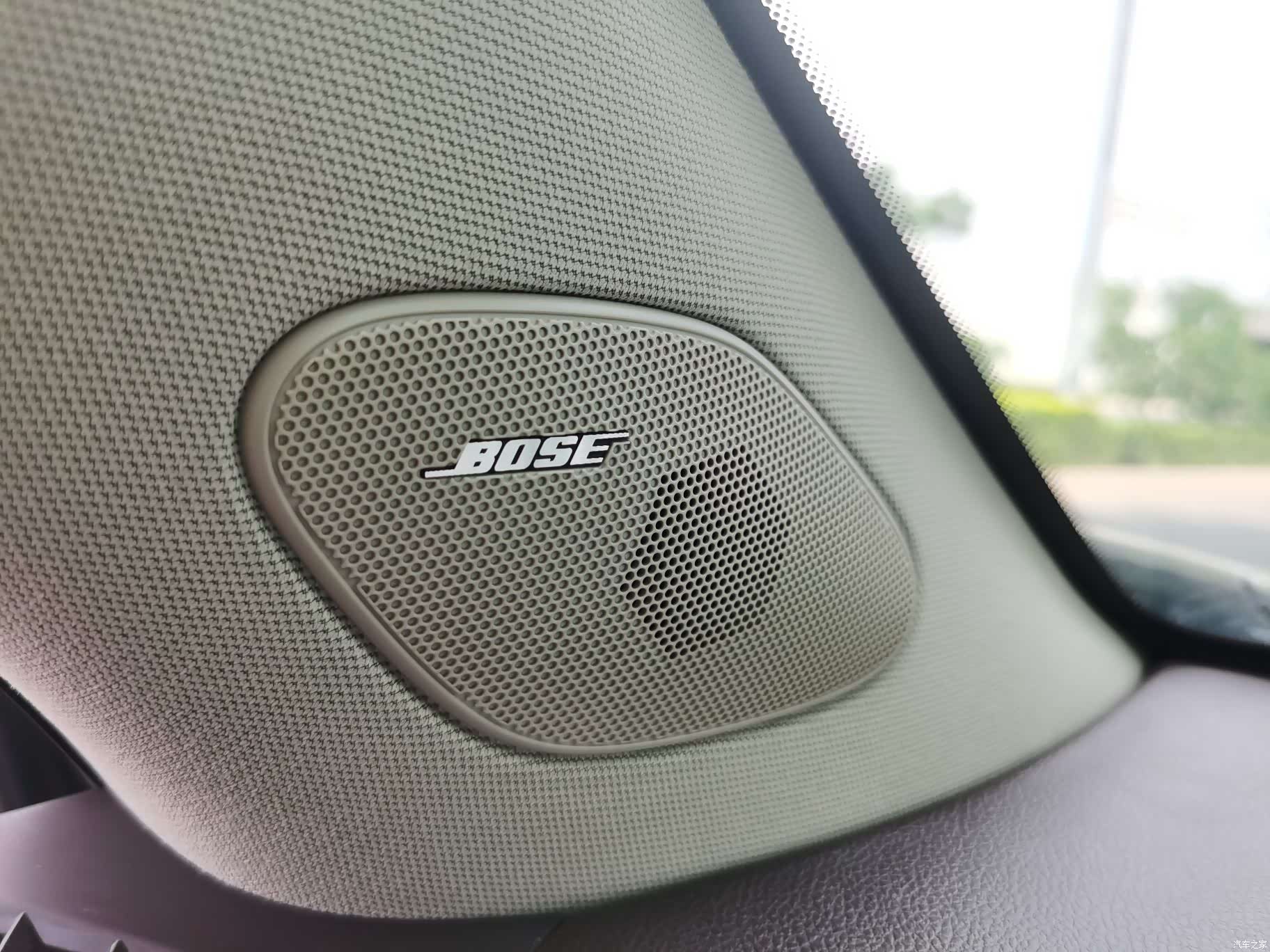 Cadillac SRX, 2011 21