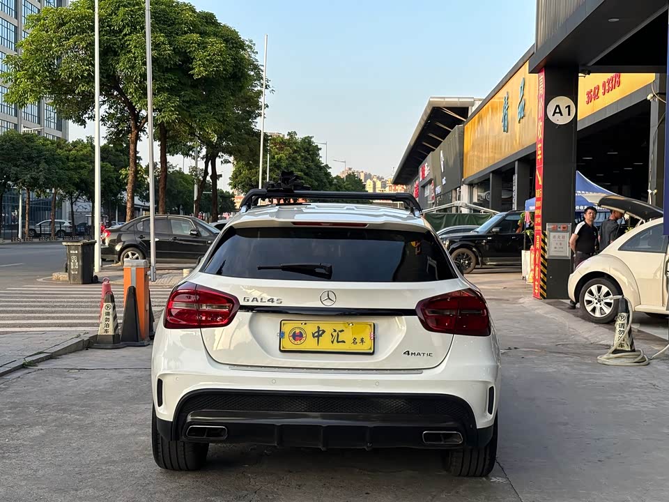 Mercedes-Benz GLA AMG Mercedes-Benz GLA AMG