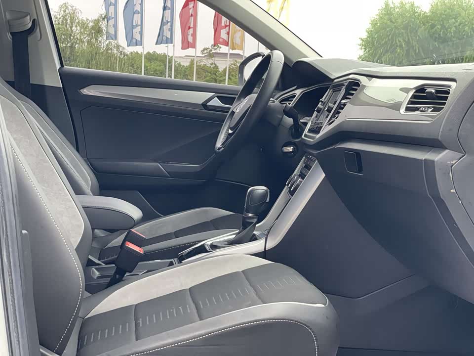 Volkswagen T-ROC exploring Songs Volkswagen T-ROC exploring Songs