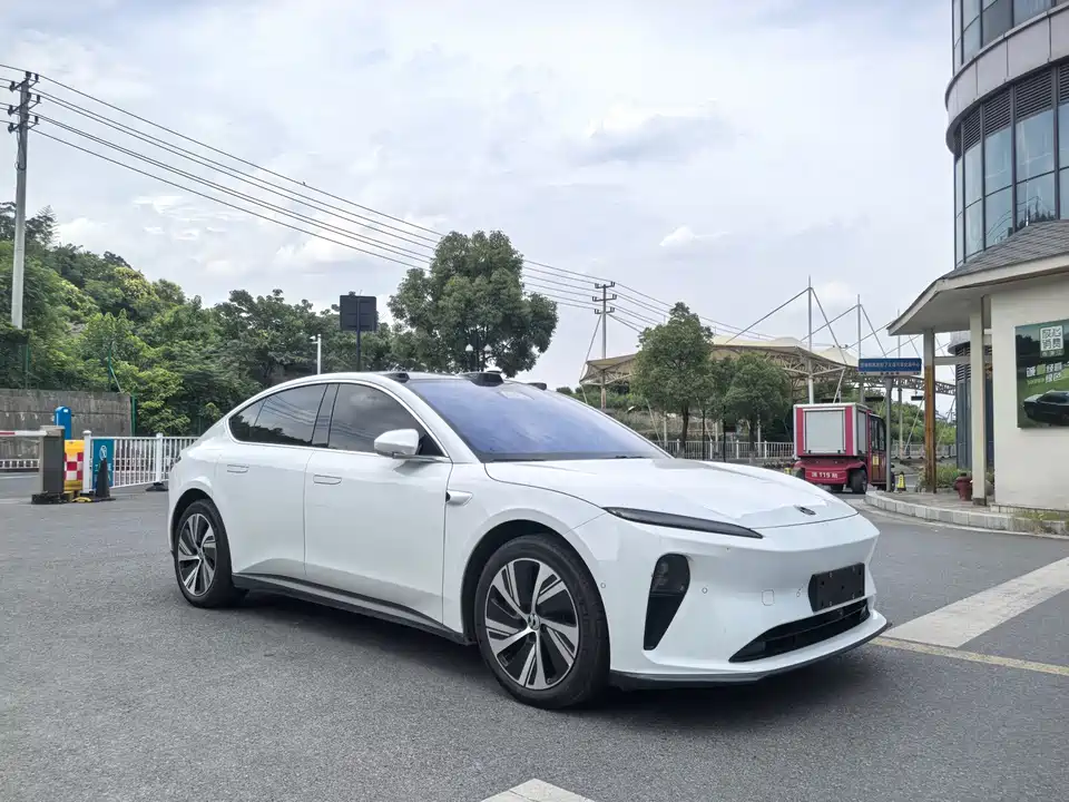NIO ET5