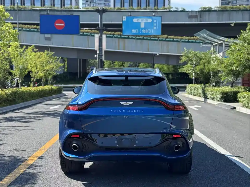 Aston Martin DBX
