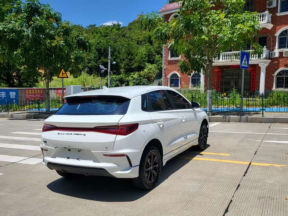BYD e2