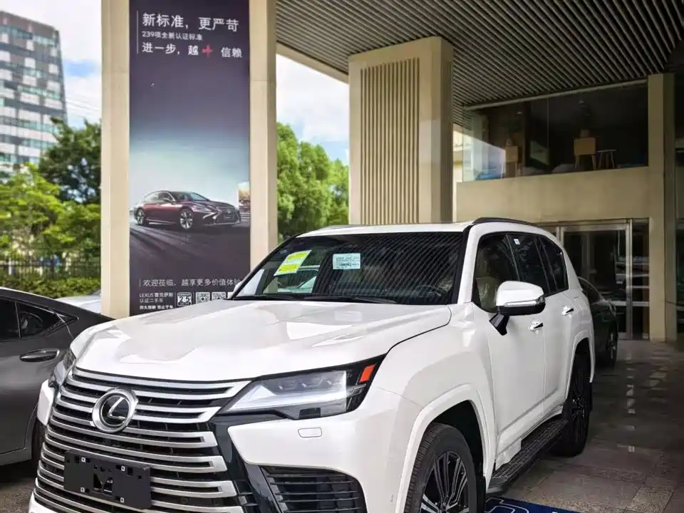 Lexus LX
