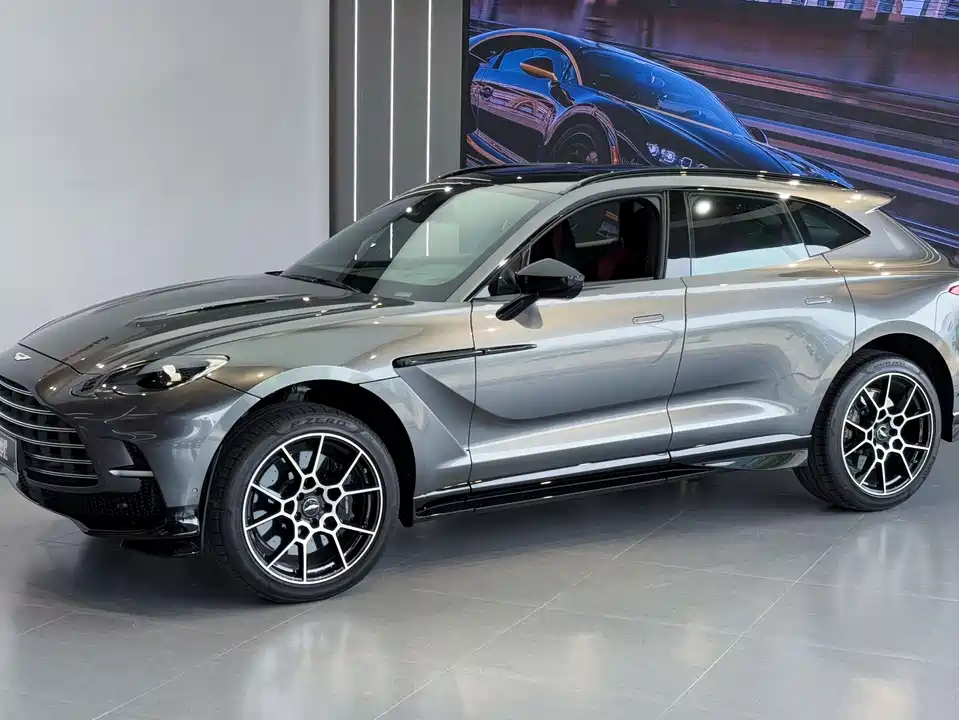 Aston Martin DBX Aston Martin DBX