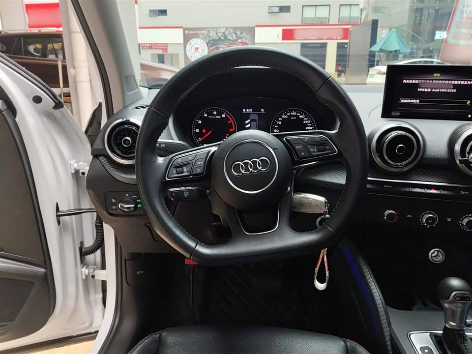 Audi Q2L