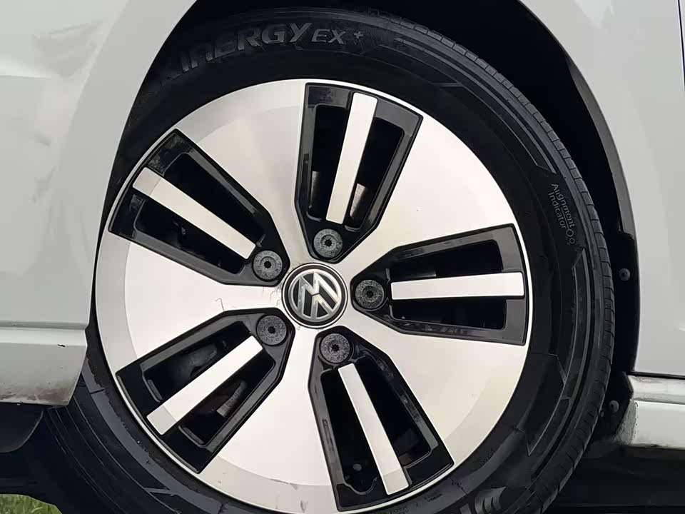 Volkswagen Golf*pure electricity