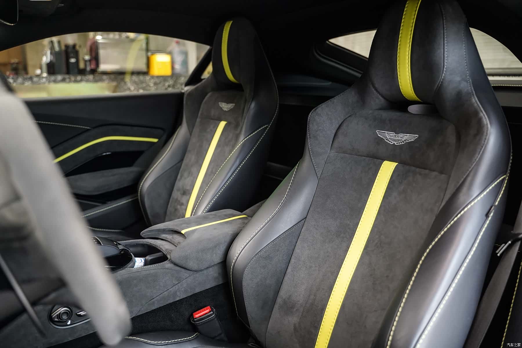 Aston Martin Vantage, 2022 8