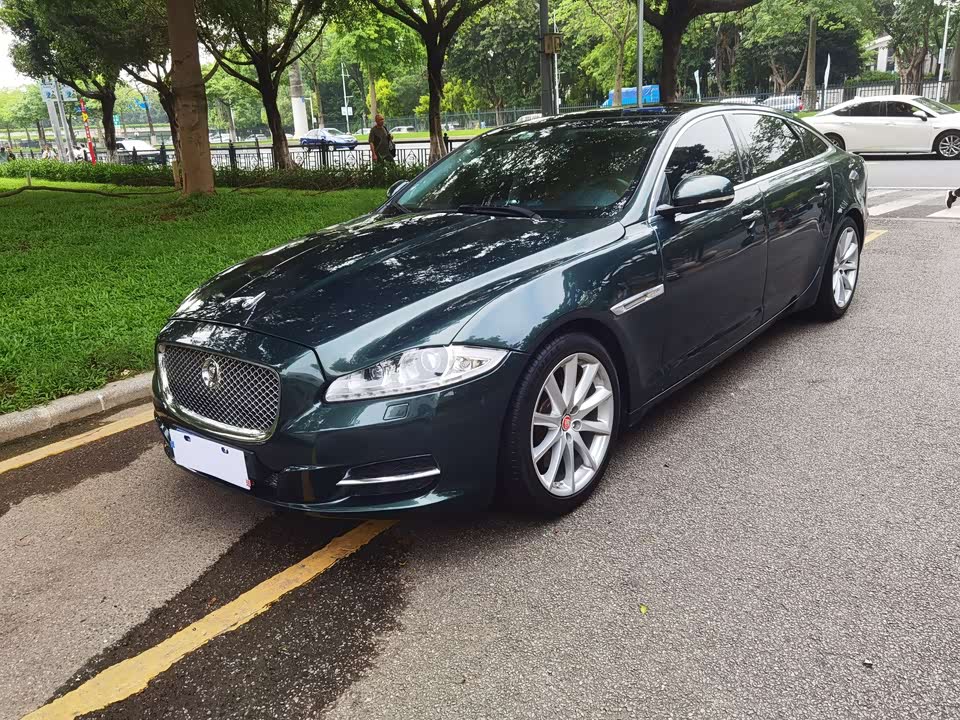 Jaguar XJ Jaguar XJ