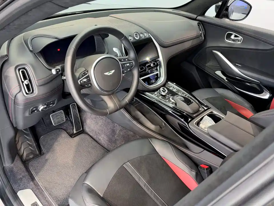 Aston Martin DBX Aston Martin DBX
