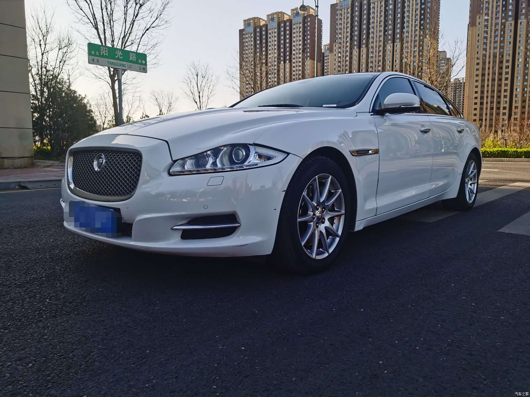 Jaguar XJ, 2011 1
